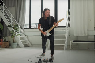 Søren Andersen & Yamaha Pacifica Professional (fot. YouTube / Yamaha Guitars)