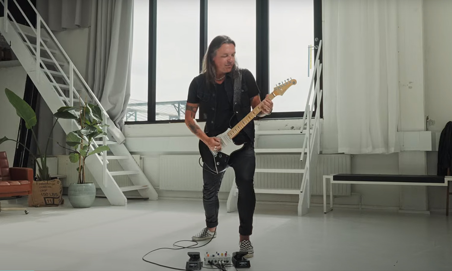 Søren Andersen & Yamaha Pacifica Professional (fot. YouTube / Yamaha Guitars)