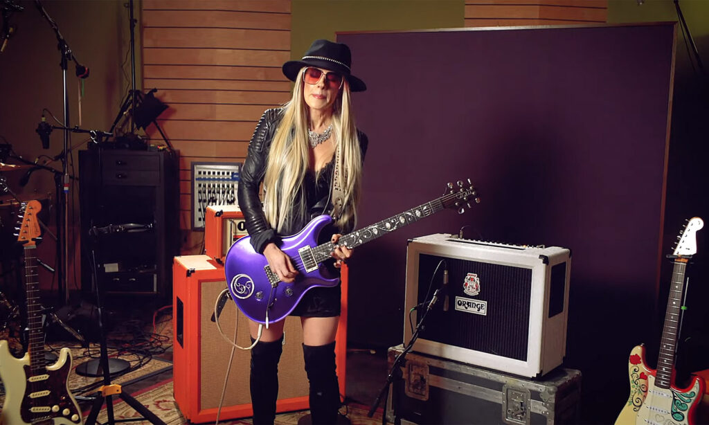 Orianthi i wzmacniacz Orange Oriverb (fot. YouTube / Orange Amps)