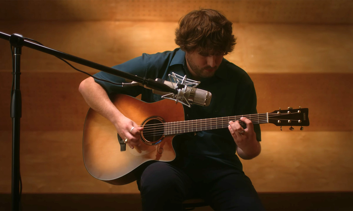 Michael Lemmo & Yamaha TAG3 C (fot. YouTube / Yamaha Guitars)