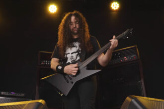 David Sanchez & LTD EX Black Metal (fot. YouTube / ESP Guitars USA)