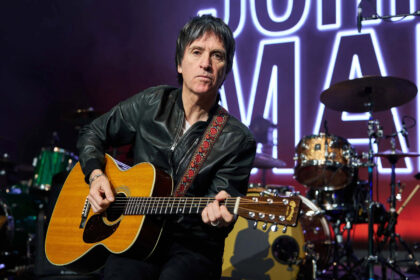 Johnny Marr & Martin M-7 Johnny Marr (fot. Martin Guitar)