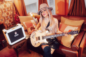 Orianthi i Orange Limited Edition Orianthi Crush 20RT (fot. Orange Amplification)