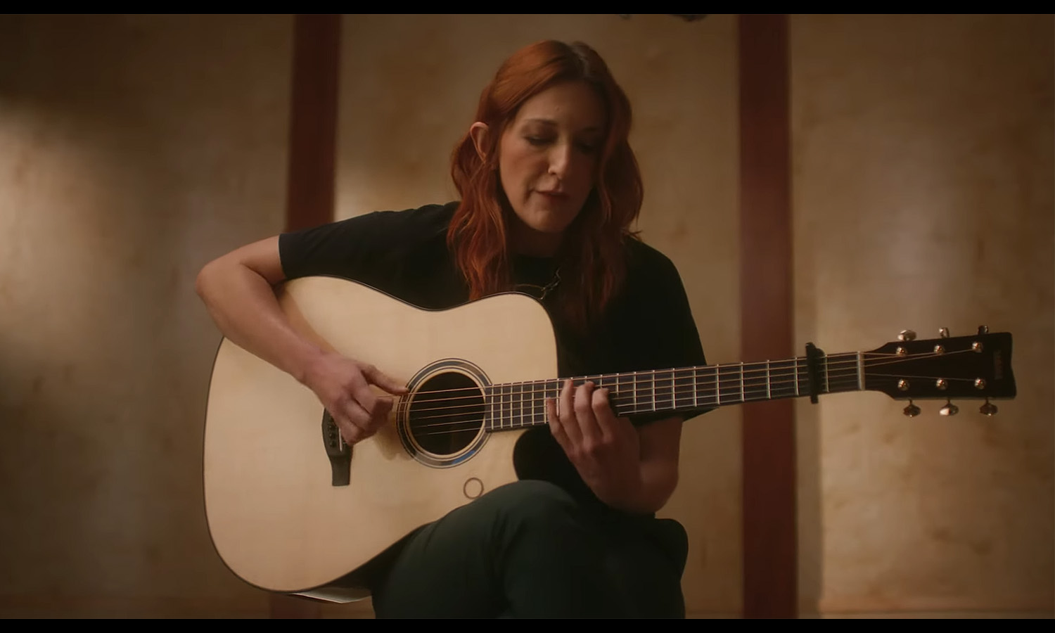 VAVÁ & Yamaha TAG3 C (fot. YouTube / Yamaha Guitars)