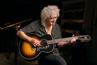 Sir Brian May & Gibson Brian May SJ-200 12-String Vintage Sunburst (fot. Gibson)