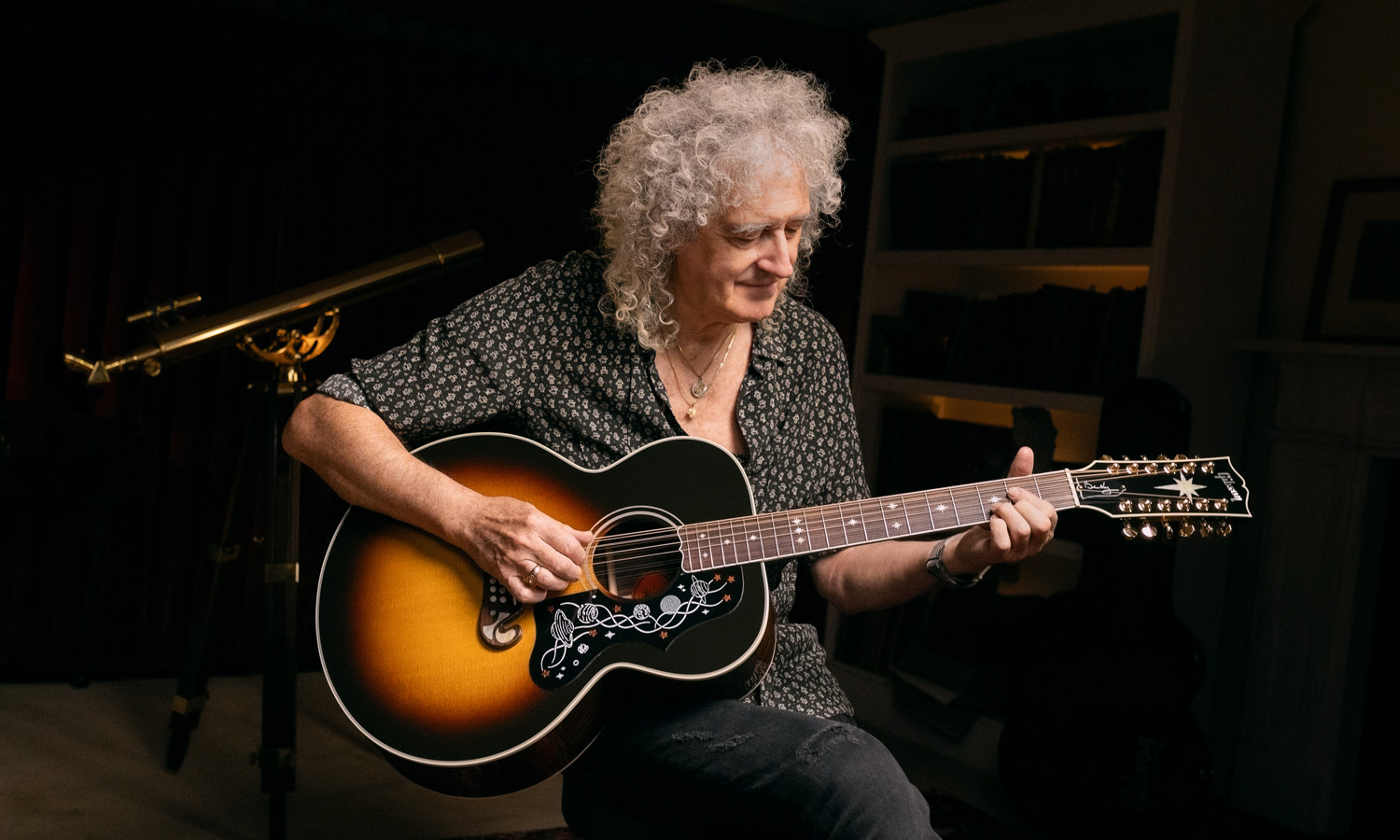 Sir Brian May & Gibson Brian May SJ-200 12-String Vintage Sunburst (fot. Gibson)