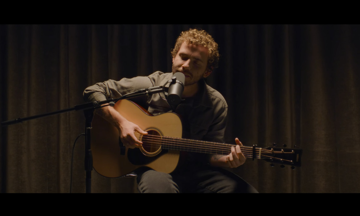 Cayden Wemple & Yamaha FS9 MX (fot. YouTube / Yamaha Guitars)