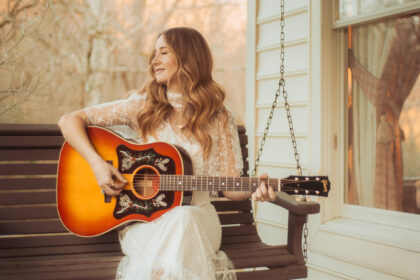 Margo Price z gitarą Gibson Margo Price J-45 (fot. Gibson)