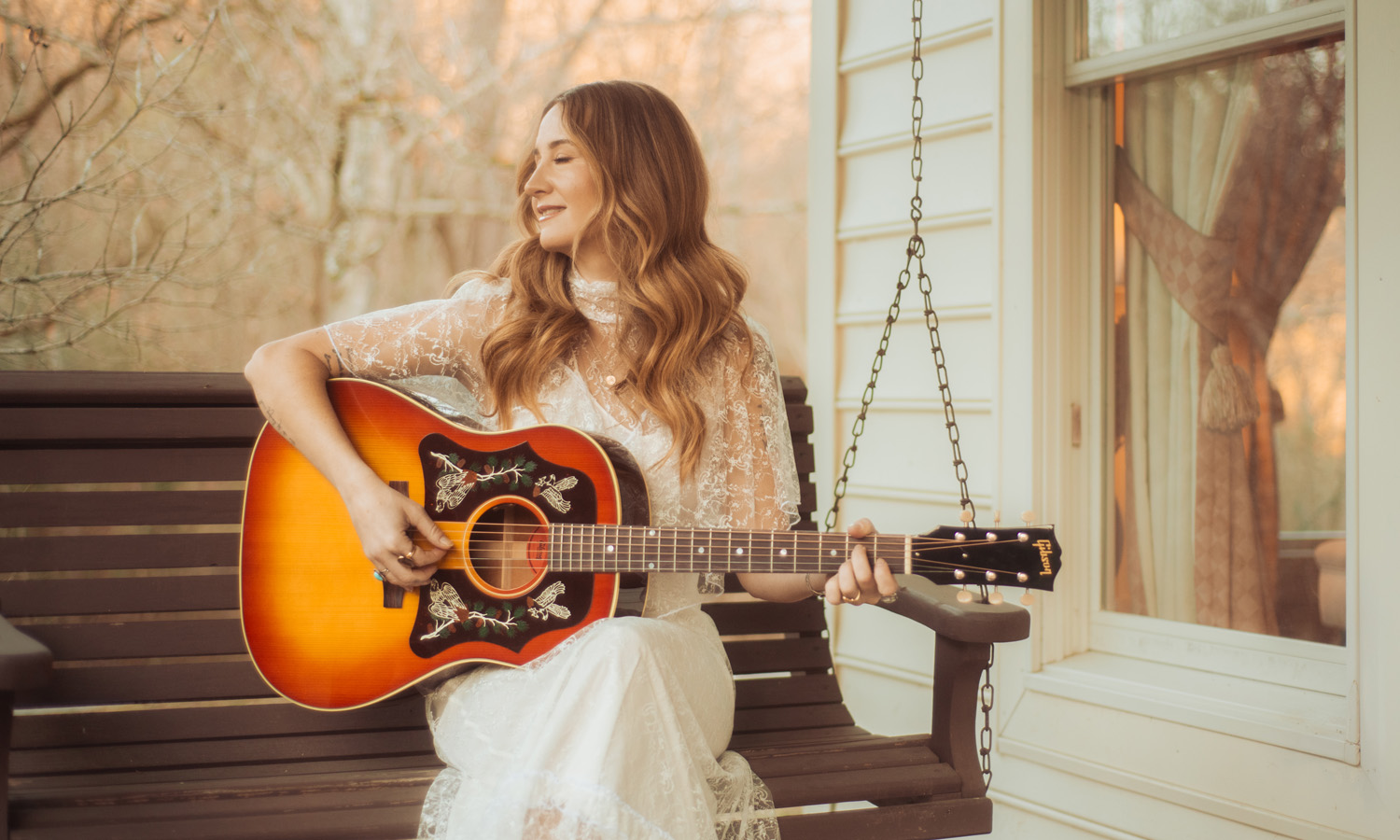 Margo Price z gitarą Gibson Margo Price J-45 (fot. Gibson)