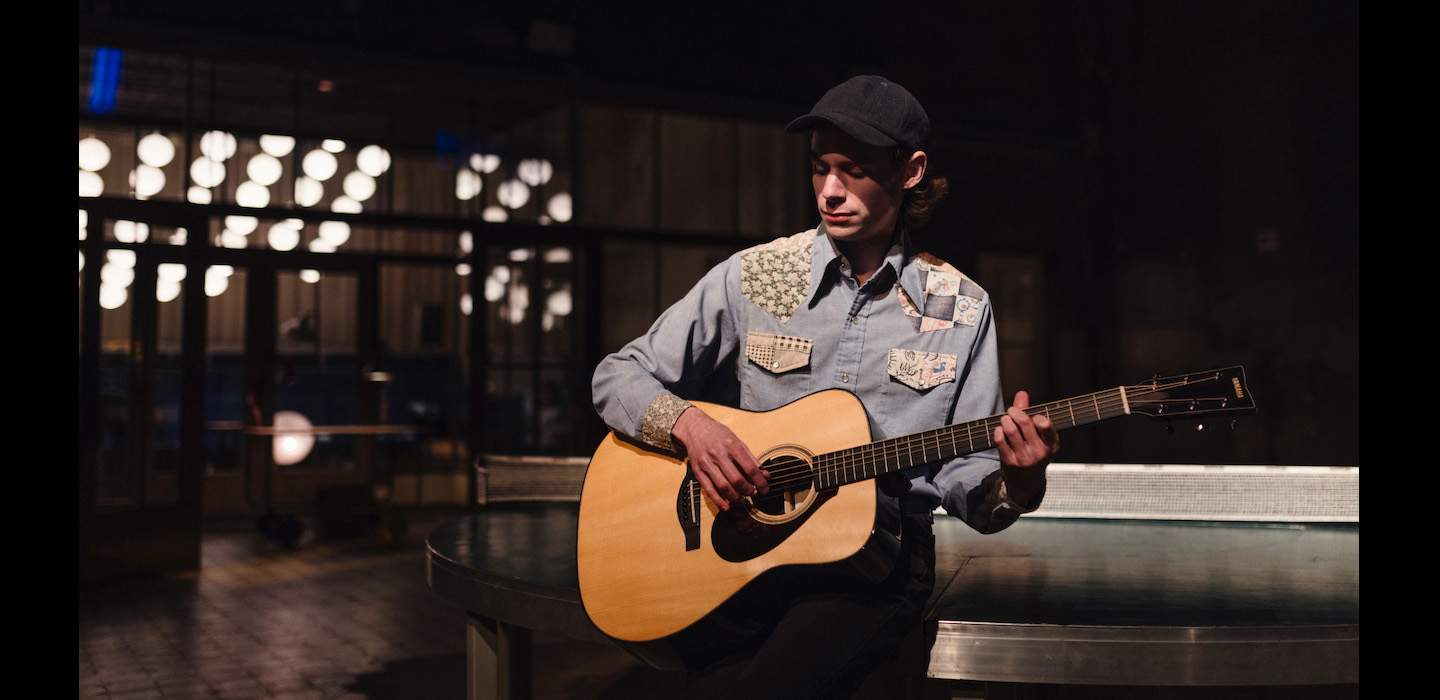 Hayden Pedigo & Yamaha FG9R (fot. Yamaha Guitars)