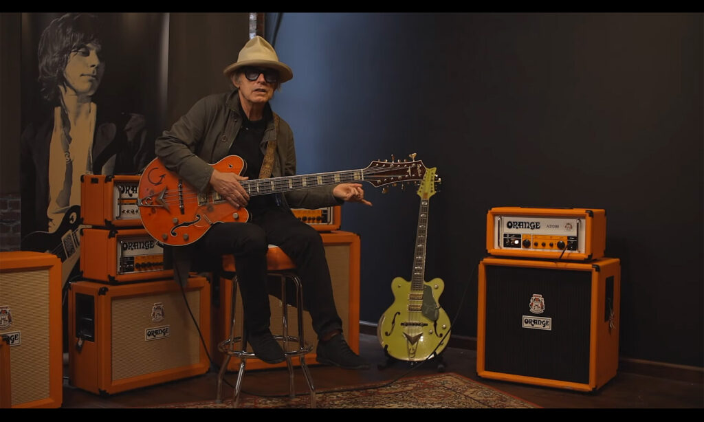 Tom Petersson & Orange AD200 (fot. YouTube / Orange Amps)