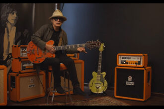 Tom Petersson & Orange AD200 (fot. YouTube / Orange Amps)