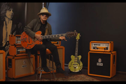 Tom Petersson & Orange AD200 (fot. YouTube / Orange Amps)