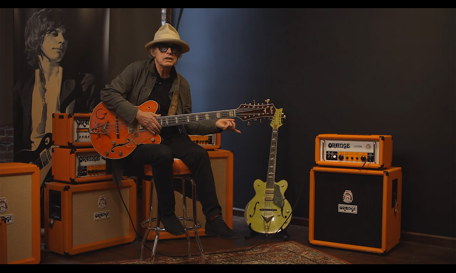 Tom Petersson & Orange AD200 (fot. YouTube / Orange Amps)