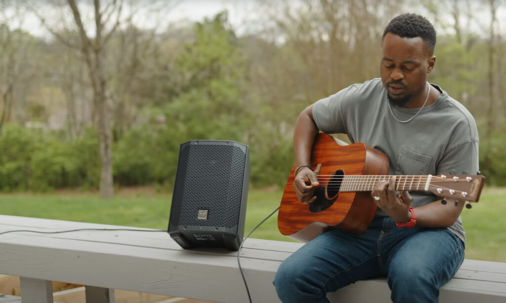 Electro-Voice EVERSE 8 & Ben Mulwana (fot. YouTube / Electro-Voice Official)