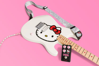 Fender x Hello Kitty Stratocaster & Fuzz Pedal (fot. Fender)