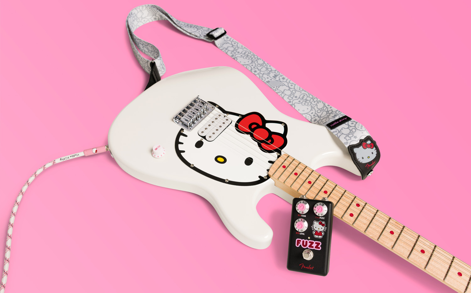 Fender x Hello Kitty Stratocaster & Fuzz Pedal (fot. Fender)