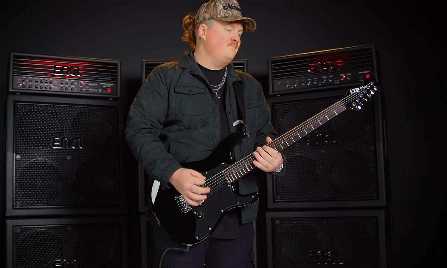 Cody Quistad & LTD SN-1 HT Baritone (fot. YouTube / ESP Guitars USA)