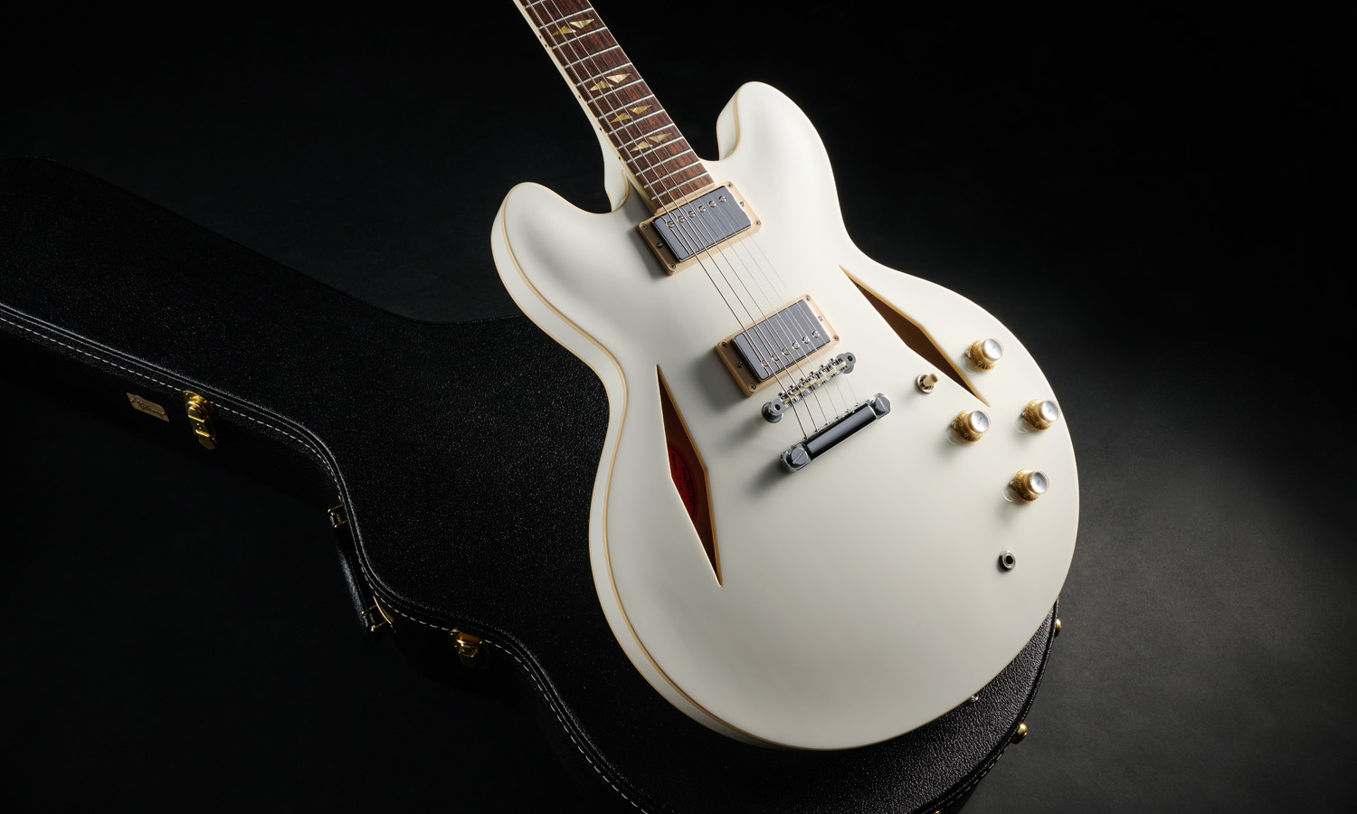 Gibson Custom Dave Grohl DG-335 Limited Edition (fot. Gibson)