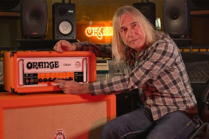 Ade Emsley & Orange OR60 (fot. YouTube / Orange Amps)
