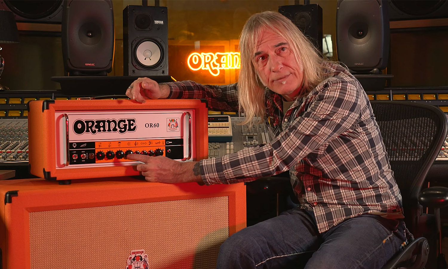 Ade Emsley & Orange OR60 (fot. YouTube / Orange Amps)