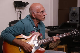 Larry Carlton (fot. YouTube / Vertex Effects)
