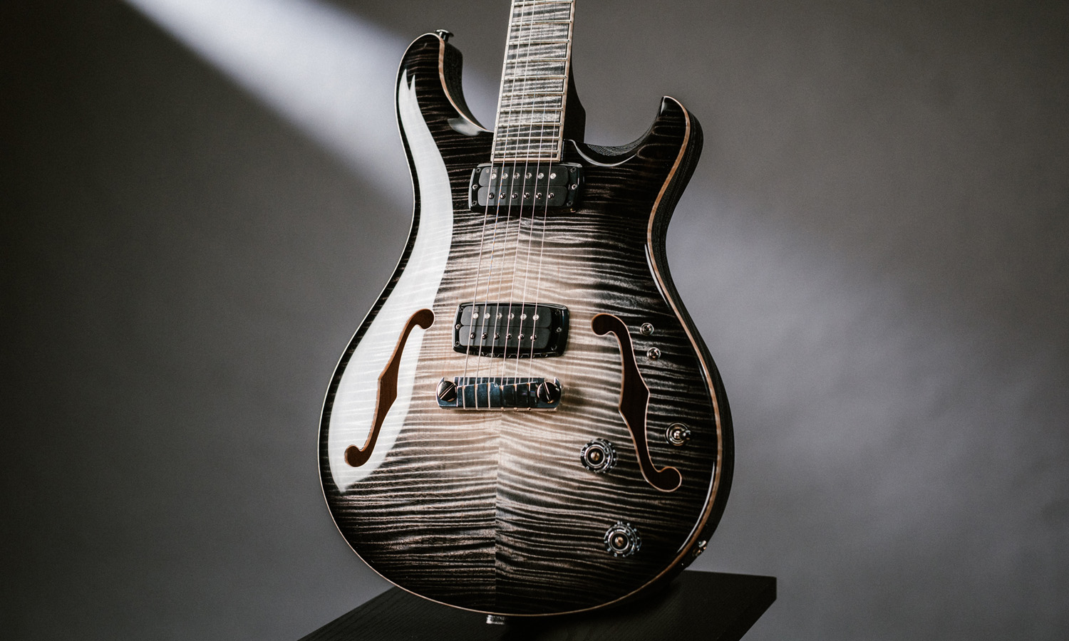 Private Stock 30th Anniversary „Birds of a Feather” Hollowbody I Limited Edition (fot. PRS Guitars)