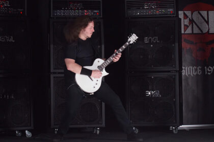 Chase Becker & LTD EC-1000 Pearl White (fot. YouTube / ESP Guitars USA)