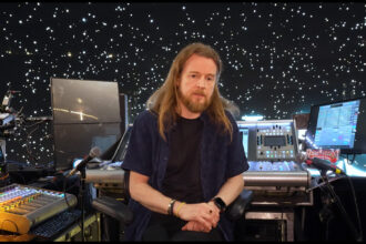 Tom Evans & SSL Live L550 Plus (fot. YouTube / Solid State Logic)
