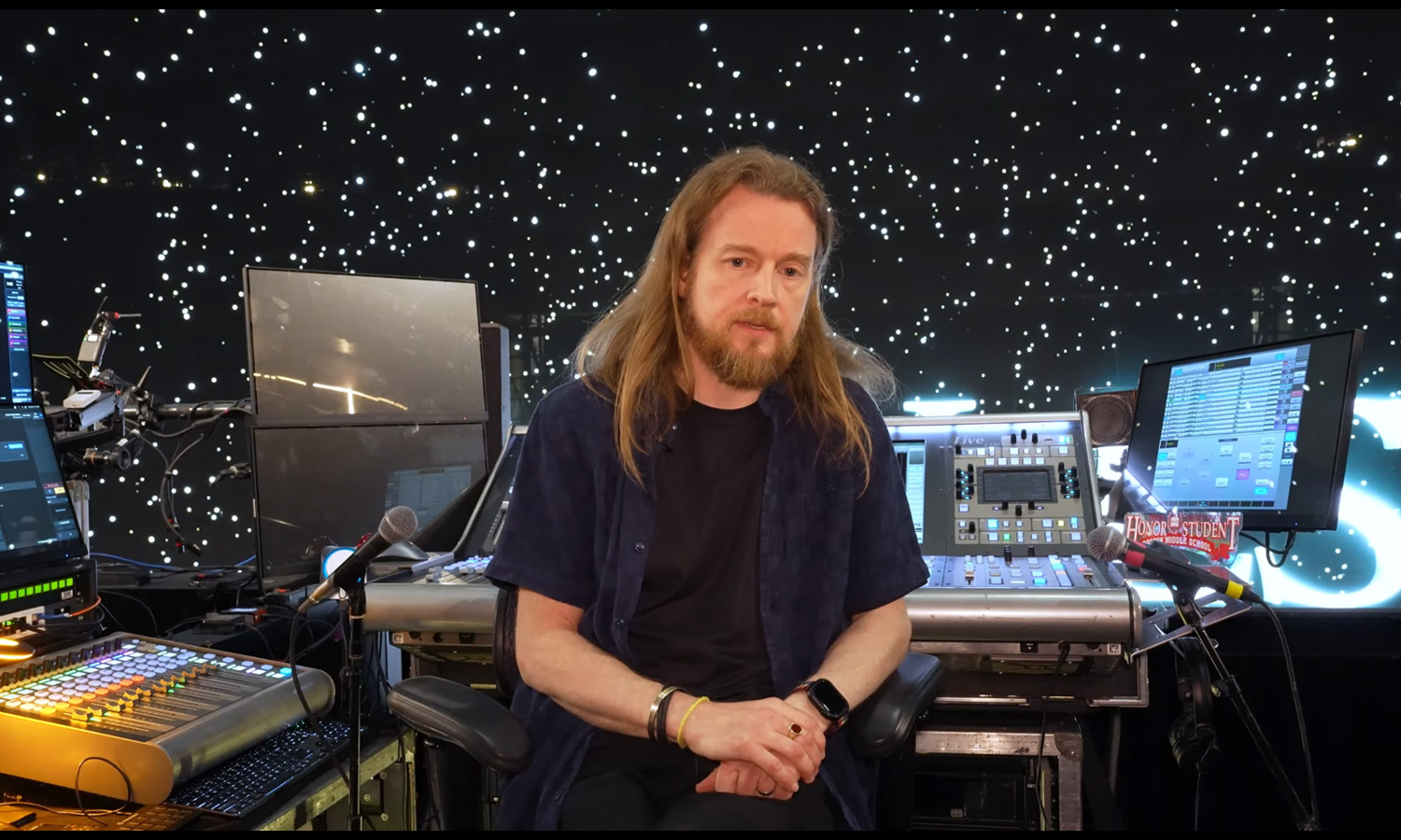 Tom Evans & SSL Live L550 Plus (fot. YouTube / Solid State Logic)