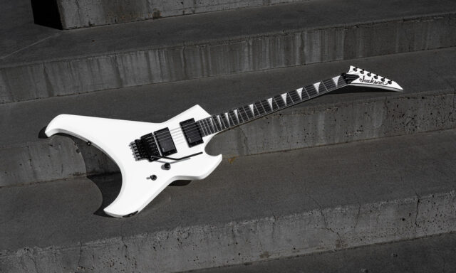 Jackson Pro Series Signature Rob Cavestany Death Angel Snow White (fot. Jackson)