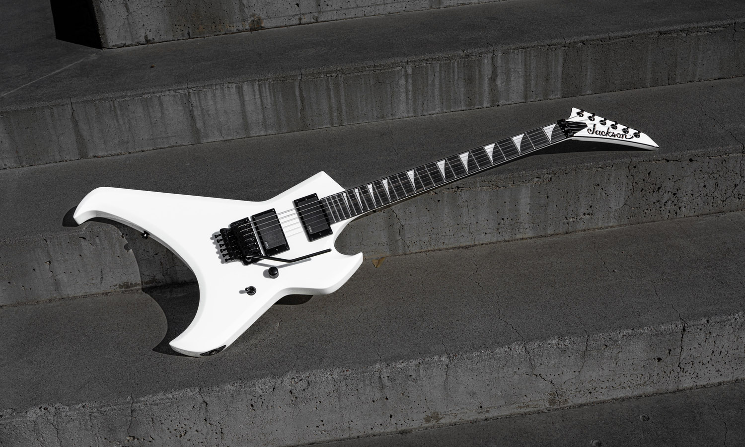 Jackson Pro Series Signature Rob Cavestany Death Angel Snow White (fot. Jackson)