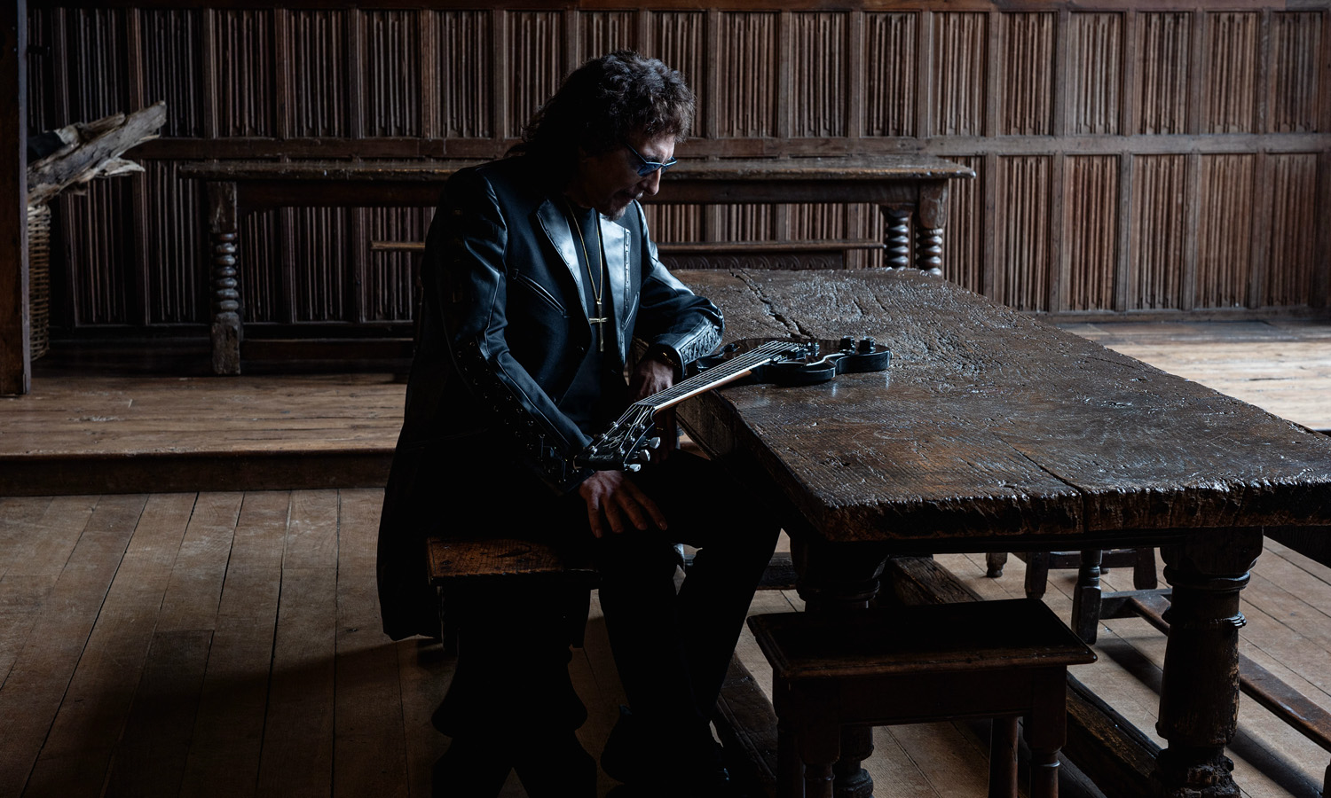 Tony Iommi (fot. Ross Halfin / mat. prasowe BMG Records)