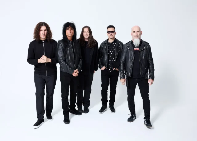 Anthrax. Od lewej: Frank Bello, Joey Belladonna, Jonathan Donais, Charlie Benante i Scott Ian. Fot. Travis Shinn.