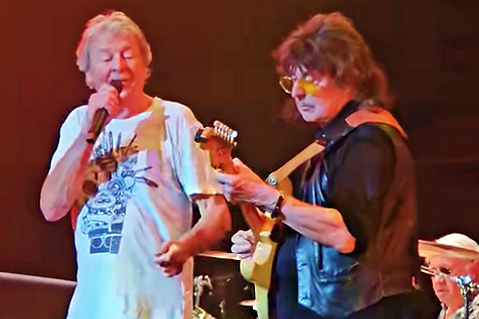 Blackmore zapytał Gillana przed ich ostatnim wspólnym koncertem: „Co powiesz, jeśli wyłonię się z dymu?”